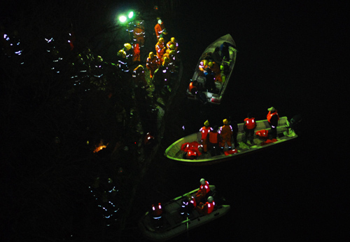 鄭州一中巴車墜入20米水庫 3人死亡（圖）