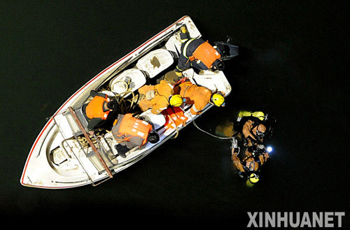 鄭州事故客車打撈出水