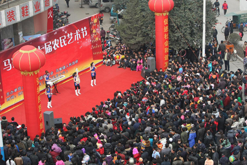 鄭州三萬農(nóng)民喜過藝術(shù)節(jié)