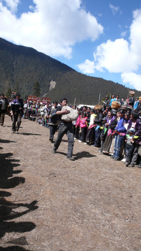 雪域高原藏族農牧民歡慶藏歷正月十五（圖）