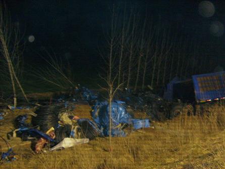 河南兩輛大貨車高速路相撞　2人死亡（圖）