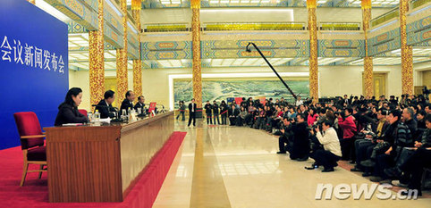 百家媒體云集政協(xié)首場(chǎng)新聞發(fā)布會(huì)