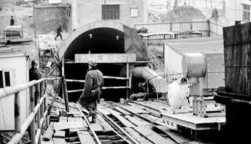 搶險難度大—記神華集團駱駝山煤礦透水事故現場