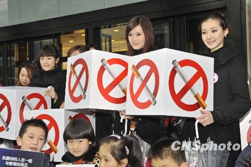“最美杭州女孩”上街勸戒煙