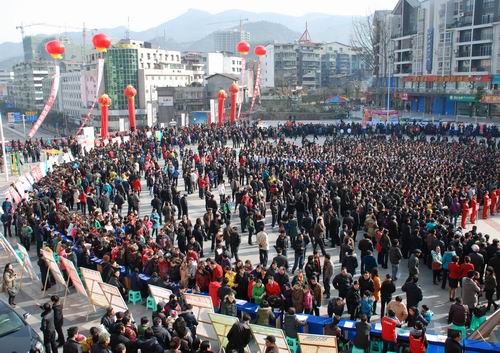 萬源政府搭臺送崗位 6900人達成就業意向