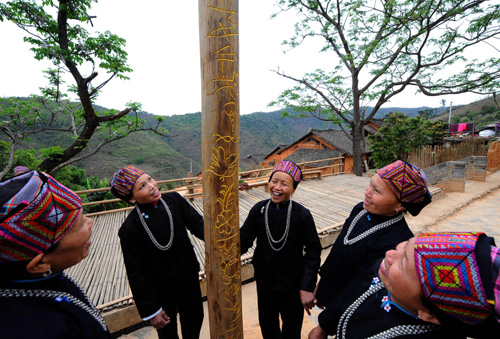 云南文山傳承發(fā)揚壯族古老歌書