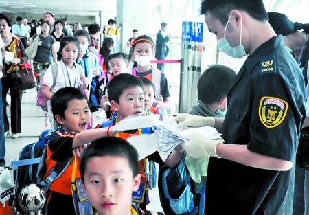 重慶“港生一代”留渝尷尬 返港也難 未來難規(guī)劃