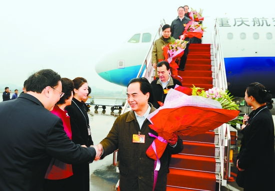 重慶代表團昨日返渝