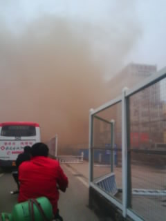 武漢天然氣管道爆炸：火高20多米 萬人逃離(圖)