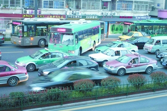 公交車左轉,通氣多了