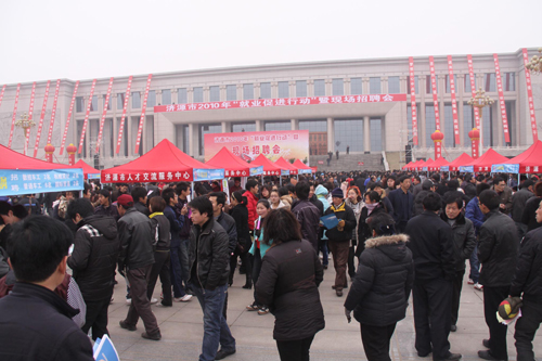 濟(jì)源市“就業(yè)促進(jìn)行動(dòng)”萬人招聘會(huì)（圖）