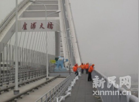 盧浦大橋今日閉門謝客 八旬游客趕“最后一天”撲空