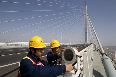 上海長江隧橋辟公交專用道 580班/天往返市區、崇明