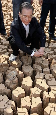 西南旱情告急溫家寶愁眉緊鎖 指示做最壞準備