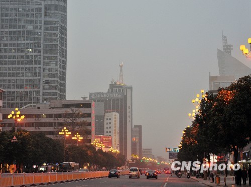 強沙塵天氣再現 多種惡劣天氣來襲