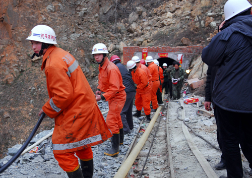 河南泌陽(yáng)一鐵礦發(fā)生透水事故 11人被困井下
