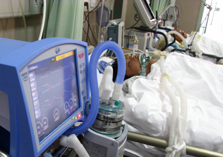 杭州繞城龍塢出口三車(chē)追尾2死2傷