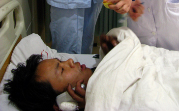 杭州繞城龍塢出口三車(chē)追尾2死2傷