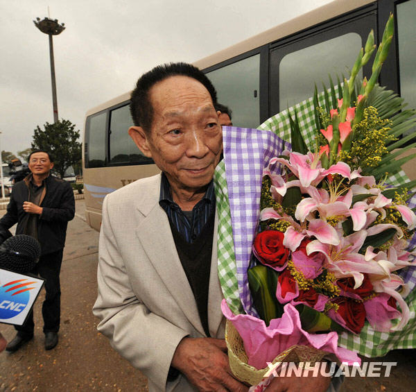 袁隆平載譽返湘