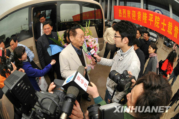 袁隆平載譽返湘