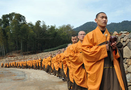 杭州僧人開摘“法凈禪茶”