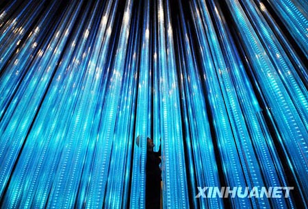 世博中國館內部展區進行調試