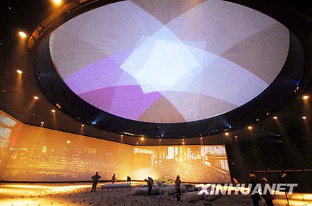 世博中國館內部展區進行調試