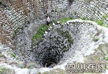 四川彭州18米深井因干旱見底(組圖)