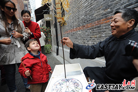 石庫門文化周展現老上海情調 花樣美女旗袍秀助興