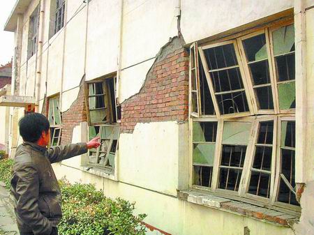 鶴壁300工人天天活在恐懼里不被砸死也被嚇瘋