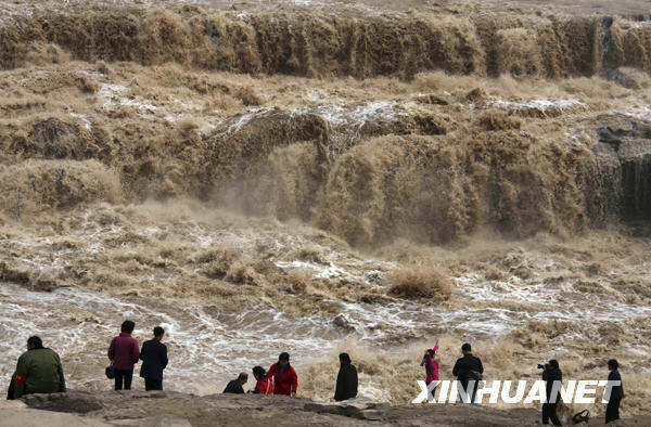 黃河壺口迎來“桃花汛” 吉縣景區(qū)暫時關(guān)閉