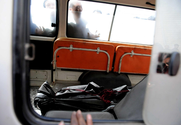 12名遇難礦工的遺體升井