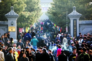 清明節(jié)首日北京60萬市民趕祭 較去年同期減12萬