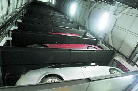 20層樓高 成都最大立體車庫能停250輛車