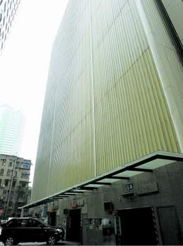 20層樓高 成都最大立體車庫能停250輛車