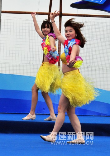 福建東山美少女風中秀草裙舞