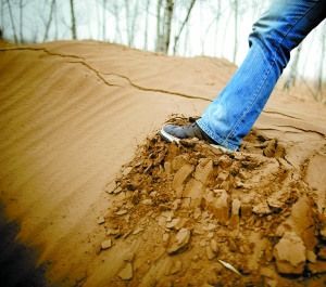 京北沙源地投1.3億治沙無效 奧運后礦企復產