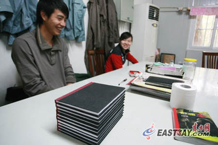 來滬3個月世博熊貓均增肥 30萬游客目睹國寶風采