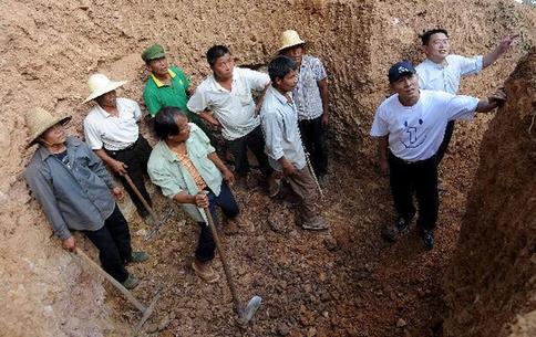 李連杰壹基金云南旱區獻愛心