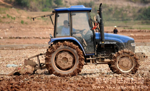 云南各地全力抗旱保春耕