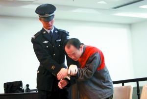 國家藥監局官員受審 稱拿錢沒辦事不算受賄