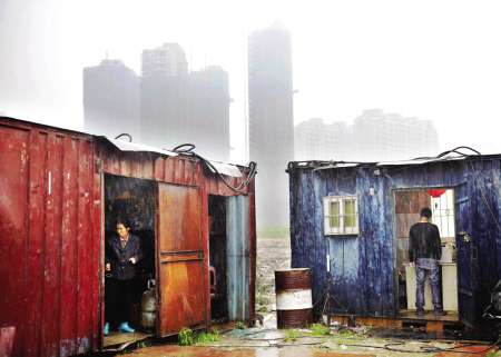 福州高樓旁的城市“柜族”