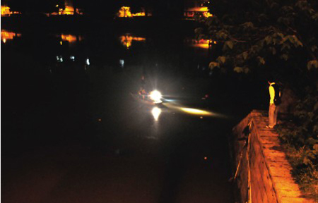 搶劫男子跳河躲避消失 近百市民搜尋