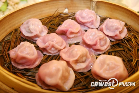 網媒采訪團品味德發長餃子宴 一口體驗千年文化