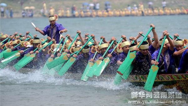 精彩刺激的西雙版納賽龍舟