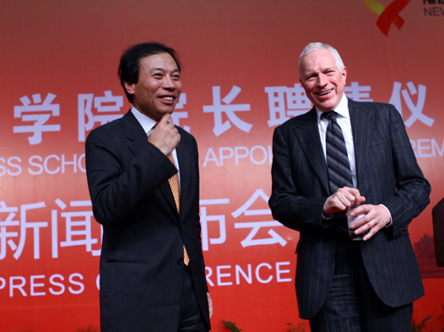 新華都聘請諾貝爾獲得者任院長 打造平民商學(xué)院
