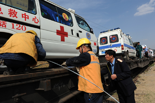 昆鐵快速搶運支援玉樹抗震救災(zāi)人員物資