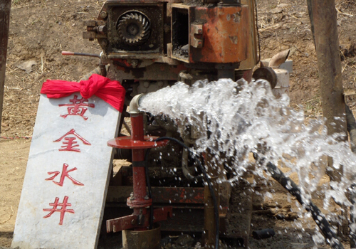 武警黃金部隊旱區打井建奇功解決萬名村民飲水難