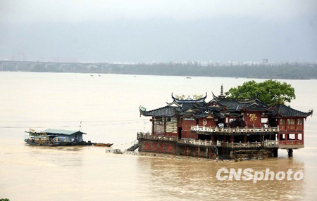 福建持續暴雨 閩江流域發生小洪水