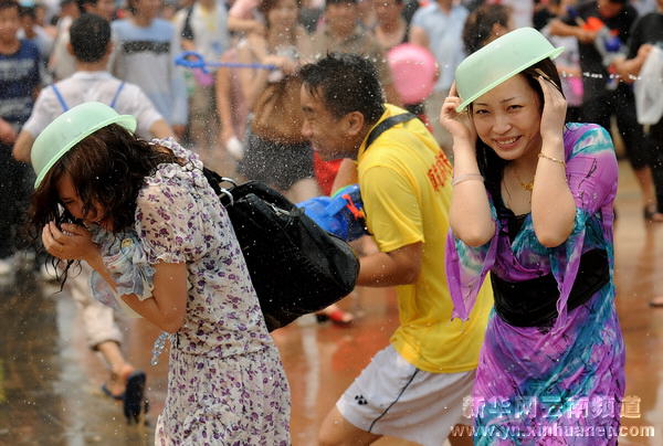 西雙版納歡樂潑水節